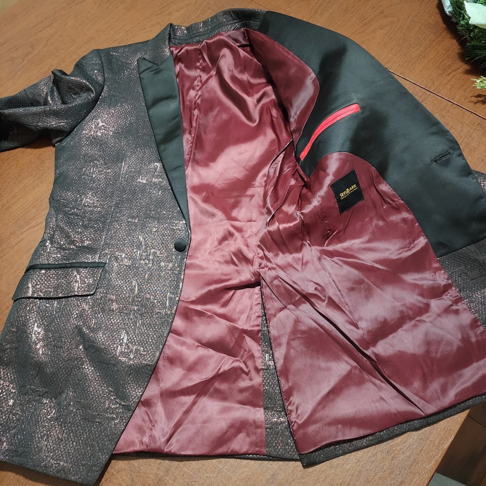 NWOT - Sophisticated Black and Burgundy Men's Blazer - Picture 5 of 10